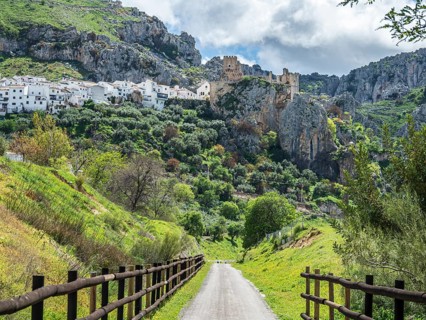 Cycle path via verde del aceite, below Zuheros castle and village, Sierras Subbéticas, Zuheros,
