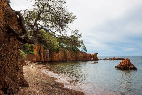 Picturesque beach and red rocks, Calanque des Anglais, Saint-Raphaël, Massif de l'Esterel, Esterel
