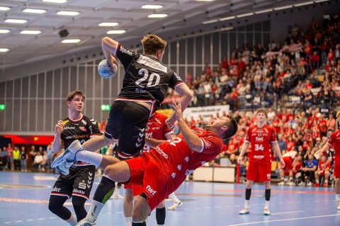 2nd HBL (Handball Bundesliga), Matchday 32: Eulen Ludwigshafen v TuSEM Essen***Offensive foul by