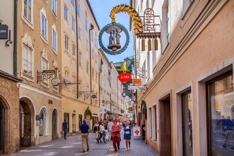 Getreidegasse in the historic city centre, Salzburg, Salzachtal, Land Salzburg, Austria