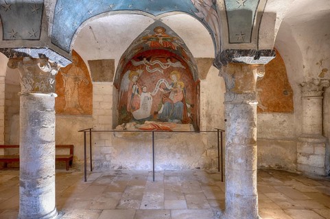 Interior, frescoes, ancient Roman crypt, Cathédrale Notre-Dame de Bayeux, Bayeux, Calvados, France