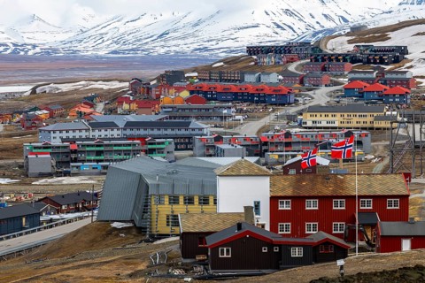 View of Longyearbyen, coloured wooden houses, mountain range, Spitsbergen, Svalbard