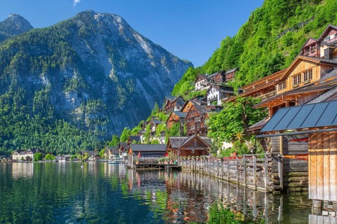 Houses on the steep bank above the lake, Hallstatt, Lake Hallstatt, UNESCO World Heritage Site,