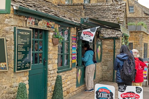 Kiosk, people, Bourton-on-the-Water, The Cotswolds, Gloucestershire, England, Great Britain