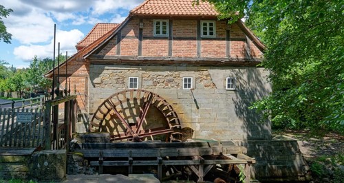 The Laderholz watermill, a technical monument, is located on the watercourse of the Alpe on the