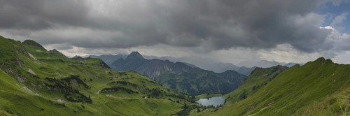 Mountain panorama from Zeigersattel to Seealpsee, on the left Höfats 2259m, in the centre, partly
