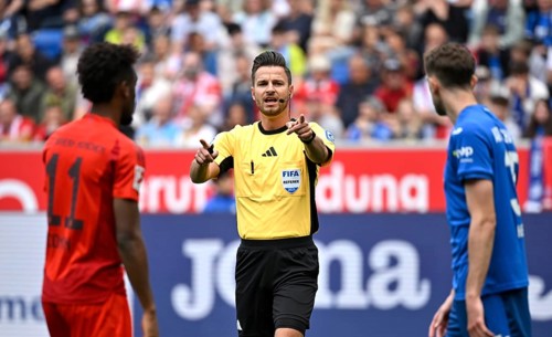 Referee Referee Daniel Schlager cautions Kingsley Coman FC Bayern Munich FCB (11) Arthur Chaves TSG