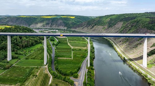 Moselle valley bridge with a height of 136 metres. Federal motorway A61 over the Moselle,