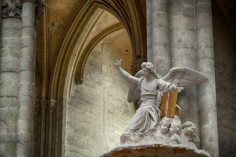 Interior view, angel on the pulpit, Cathédrale Notre-Dame d'Amiens, Amiens, Somme, France