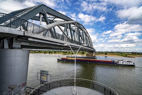 Cycle and pedestrian bridge Snelbinder Brug, over the river Waal near Nijmegen, was added to the