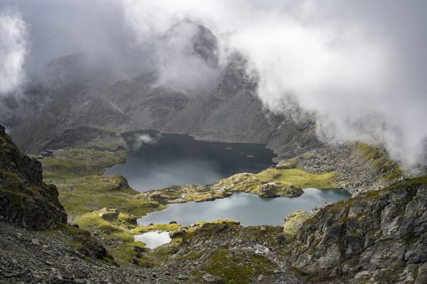Mountain lakes Wangenitzsee and Kreuzsee, cloudy mountain peaks in the morning, Schober group, Hohe