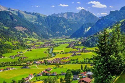 View of the valley with the Ahornspitze 2973m, Zell am Ziller, Zillertal, Zillertal Alps, Tyrol,