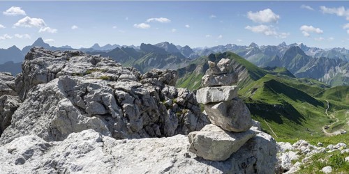 Mountain panorama from the Koblat-Höhenweg on the Nebelhorn, behind left the Hochvogel, 2592m, in