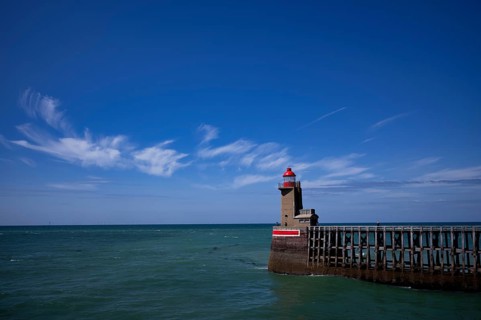 Sea, lighthouse Feu de la jetée Sud, lighthouse, red, harbour entrance, pier, Fécamp, Normandy,