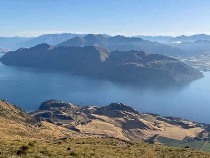 Hiking trail to Roys Peak Lookout, Lake Wanaka, Wanaka, South Island, New Zealand, Oceania