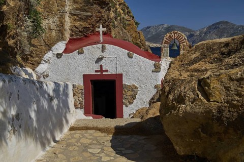 Legend, Crab, Mussel fisherman, Quiet chapel with red and white facade embedded in rocky landscape