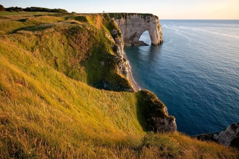 Rock arch Falaise or Porte La Manneporte, Jambourg beach, Étretat, sea, steep coast, cliffs, chalk