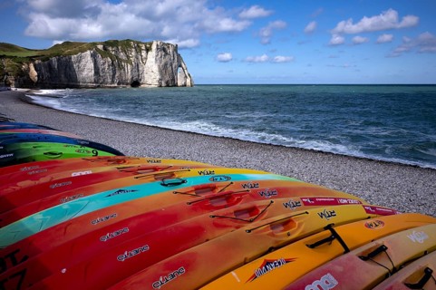 Kayaks, boats, colourful, lying on the beach, pebble beach, rock arch Falaise or Porte d'Aval,