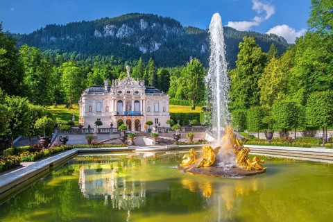Water parterre with golden fountain and the front view of Linderhof Palace, Ettal, Ammertal, Upper