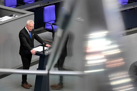 Federal Minister Alois Rainer (CDU/CSU) addresses the eleventh session of the Bundestag on the