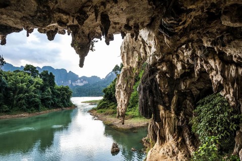 Pra Kai Petch Cave, stalactite cave, Cheow Lan Lake, Khao Sok National Park, Phang Nga, Surat