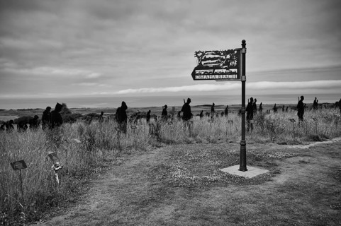 Installation, sign Omaha Beach, Standing with Giants, honours the victims of the fallen British