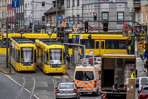 Ruhrbahn tram, on Altendorfer Straße, intersection Helenenstraße, in Essen, rush hour, traffic,