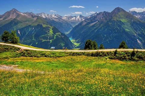 Hiking trail on the Penken with a view of the Stilluptal, Mayrhofen, Zillertal, Zillertal Alps,