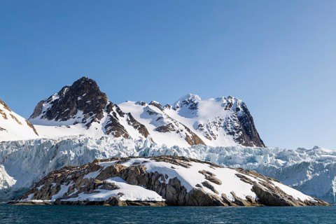 Glacier tongue, ice, edge, rock, mountain peak, sea, Fugelfjorden, Spitsbergen, Svalbard