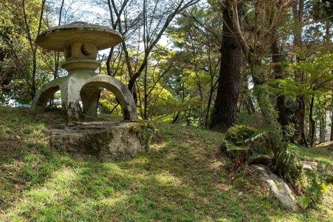 Toro stone lantern in Shukkei-en, historical Japanese strolling garden, Japanese garden, green