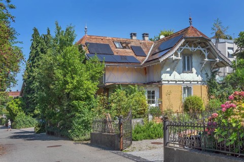 Interesting roof truss of a villa from around 1900, tiled roof with solar panels and a somewhat