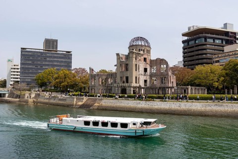 Excursion boat and ruins of the Atomic Bomb Dome, tourist attraction, UNESCO World Heritage Site,