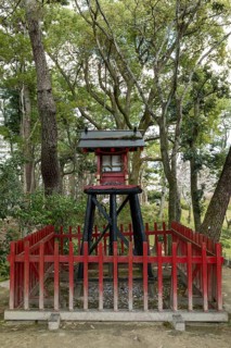 Inari-jinja Shrine on Mount Kifuku in Shukkei-en with blossoming cherry trees, sakura, and