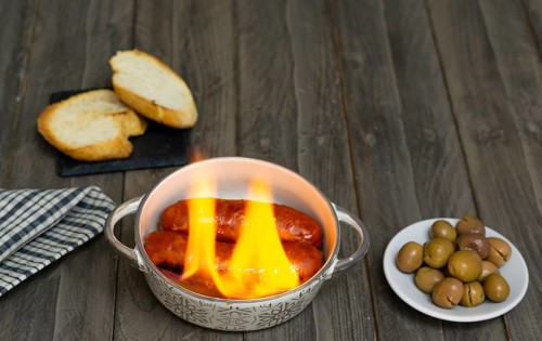 Spicy chorizo to hell cooked over a fire right on the table