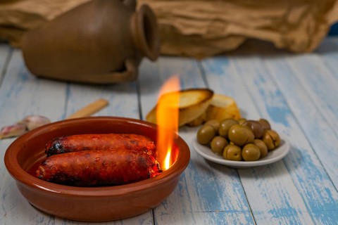 Spicy chorizo to hell cooked over a fire right on the table