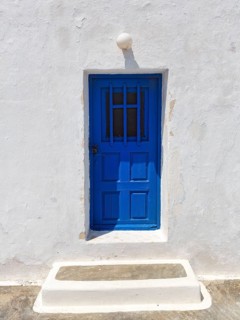 Blue door in white wall, Agios Nikolaos Mavrorachidi, chapel, Akrotiri, Santorini, Cyclades, Greece