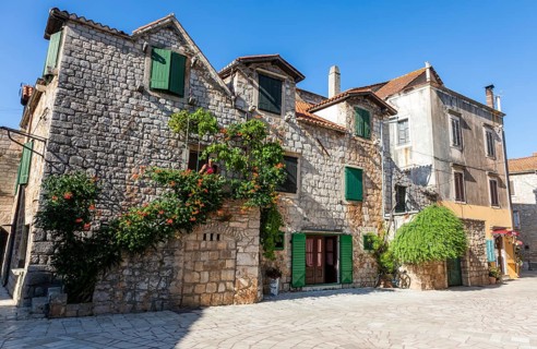 Stone houses in the old town centre, Trg Skor, Skor Square, Starigrad, island of Hvar, Dalmatia,