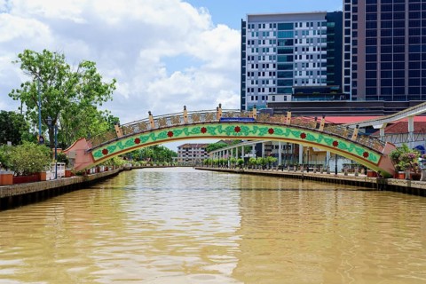 Jambatan Morten old bridge on the Malacca or Melaka river, Malacca, Malaysia