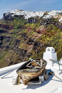 Rowing boat, wreck, decoration on a house roof, steep coast, edge of the caldera, Firostefani,