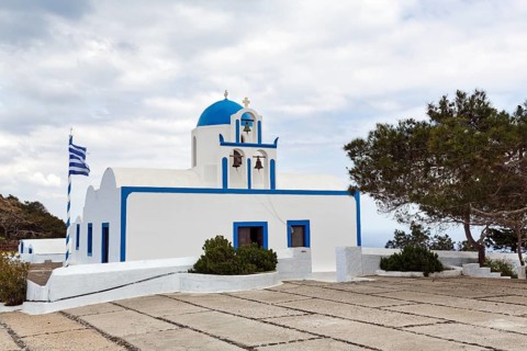 Orthodox chapel Mikros Profitis Ilias with blue dome, hiking trail from Fira to Oia, Thira,