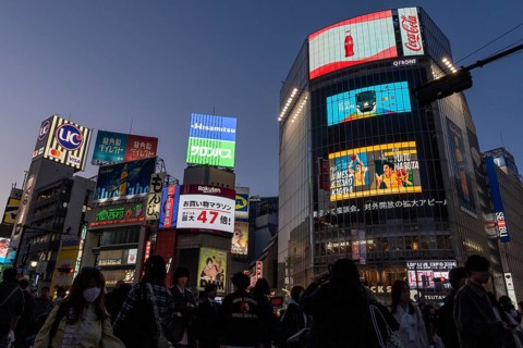 Crowd crossing the zebra crossings of Shibuya Crossing, world-famous intersection in Shibuya