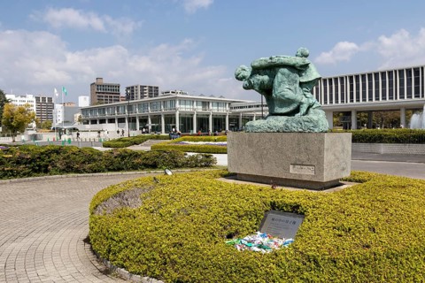 Statue of mother and children in the storm, bronze statue by the artist Shin Hongo in front of the