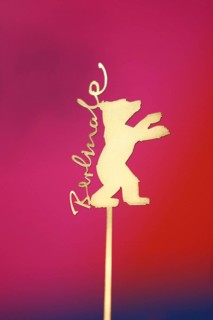 Background image, close-up, logo, golden bear with Berlinale lettering at a press conference during