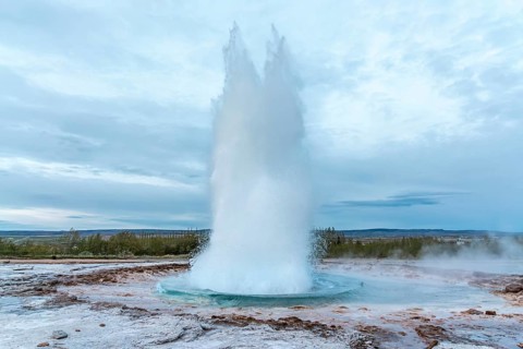 Geyser Strokkur shows its full power. Haukadalur, Golden Circle, Iceland