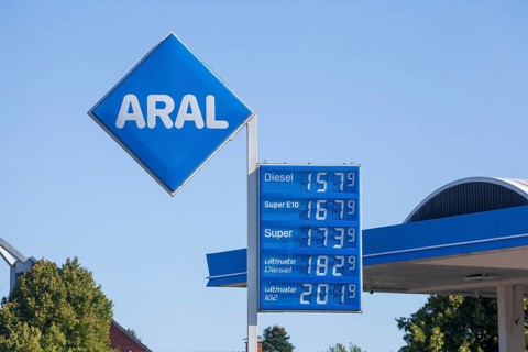 Aral logo and price board at an Aral petrol station, Germany