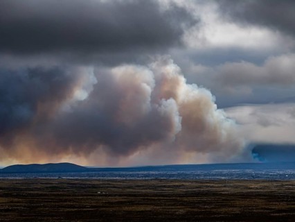 Volcano, volcanic eruption, ash cloud, aerial view, Sundhnúkur crater chain, July 2025, Reykjanes