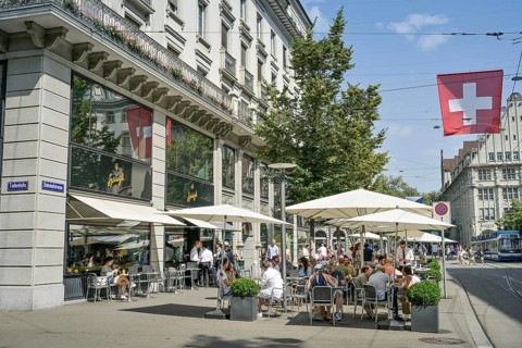 Cafe and chocolate shop Sprüngli, shopping street, passers-by, Bahnhofstrasse, Zurich, Switzerland