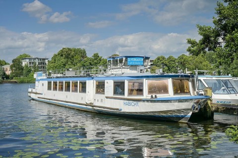 Ship of the Stern und Kreuz for sale, jetty harbour, Treptower Park, Treptow, Berlin, Germany