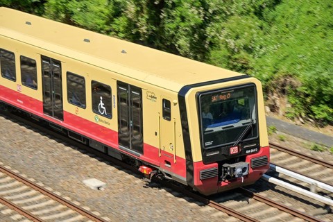 S-Bahn, Ringbahn S 42, between Halensee and Hohenzollerndamm, Wilmersdorf, Berlin, Germany