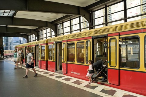 S-Bahn, Zoologischer Garten station, Charlottenburg, Berlin, Germany